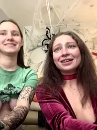 HotCaramellsTV webcam model stream image