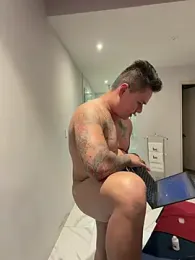 LatinoLeones webcam model stream image