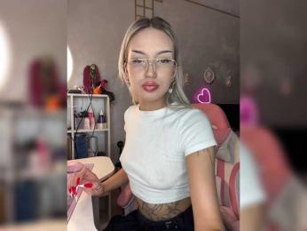 WhiteMinti webcam model stream image