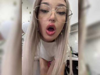 WhiteMinti webcam model stream image