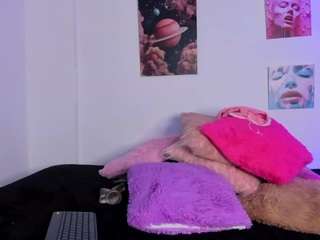 mia-purplee webcam model stream image