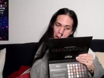 luara_ webcam model stream image