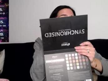 luara_ webcam model stream image