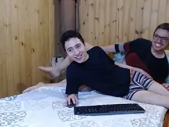 Diptongo webcam model stream image