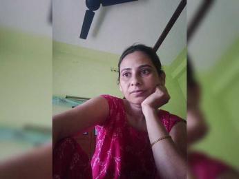 Pakhi webcam model stream image