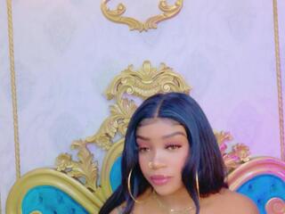 Reven Mayers webcam model stream image