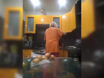 TilyTily webcam model stream image