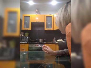 TilyTily webcam model stream image