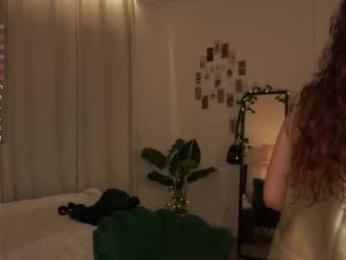 yess_kiki webcam model stream image