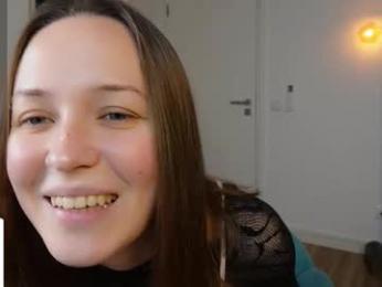 yess_kiki webcam model stream image