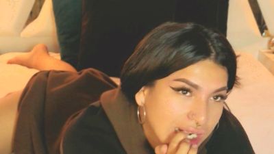 Meelfox webcam model stream image