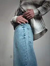 HitShelf webcam model stream image