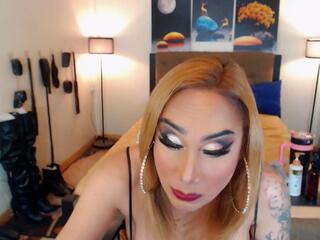 Isabella Pearson webcam model stream image