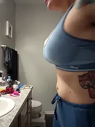 HollyTattoo webcam model stream image