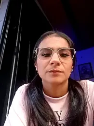 Leslly_ webcam stripchat model stream image