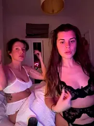 AlitaNova webcam stripchat model stream image