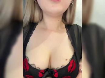 AlinaRay webcam model stream image