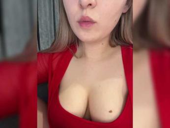 AlinaRay webcam model stream image