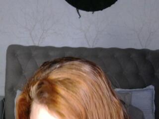 Maia Rose webcam model stream image