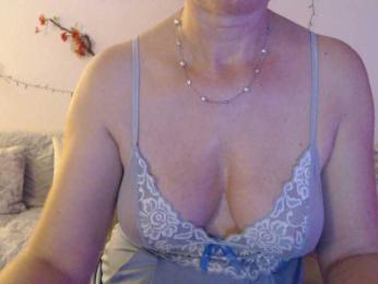 goodSnowQueen webcam bongacams model stream image
