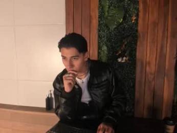 andyjoy_ webcam model stream image