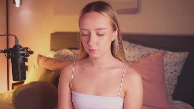 LynEmberton webcam model stream image