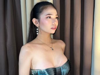 YlianaGivenchy webcam model stream image