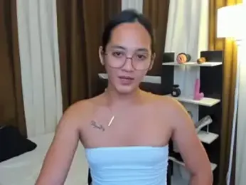 URHottestAngel webcam model stream image