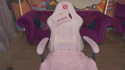 LittleeShy webcam model stream image