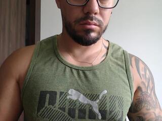 Derryl webcam model stream image