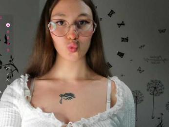 Mirraana webcam model stream image