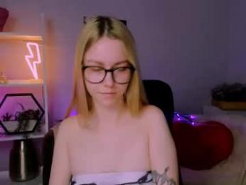 sarah_fire_ webcam model stream image