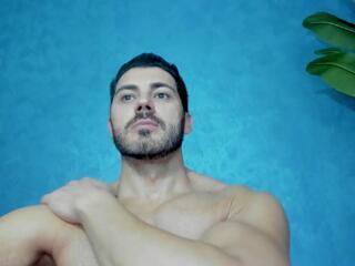 Cutler Q webcam flirt4free model stream image