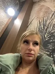 Betsy webcam model stream image