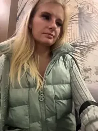 Betsy webcam model stream image