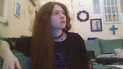 QueenCrimson webcam model stream image