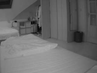 voyeurcam-julmodels-bed-1 webcam model stream image