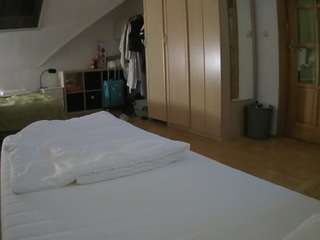 voyeurcam-julmodels-bed-1 webcam model stream image