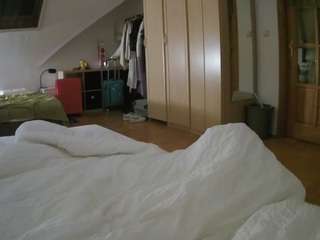 voyeurcam-julmodels-bed-1 webcam model stream image