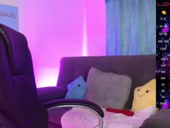 alma_art_ webcam model stream image