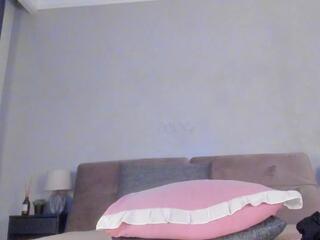 Naomi Asian webcam model stream image