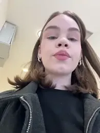 Street_young webcam model stream image