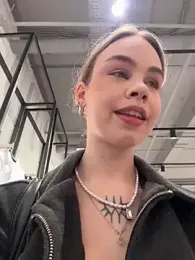 Street_young webcam model stream image