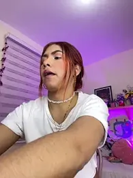 soy_sarah_ webcam model stream image