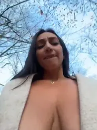 Ninabigtitied webcam model stream image