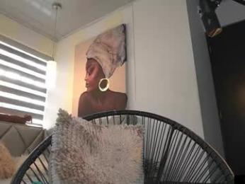 luucy___ webcam model stream image