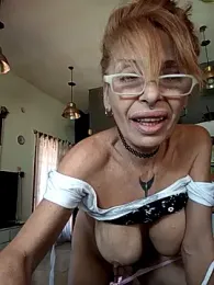 FrozenWaffle webcam stripchat model stream image