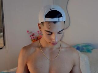 Troye Williams webcam model stream image