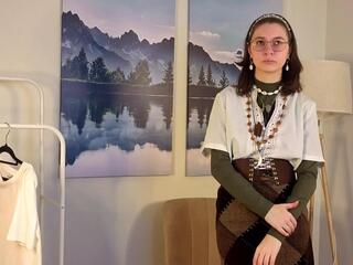 Hallie Shantz webcam model stream image