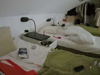 voyeurcam-julmodels-bed-4 webcam model stream image